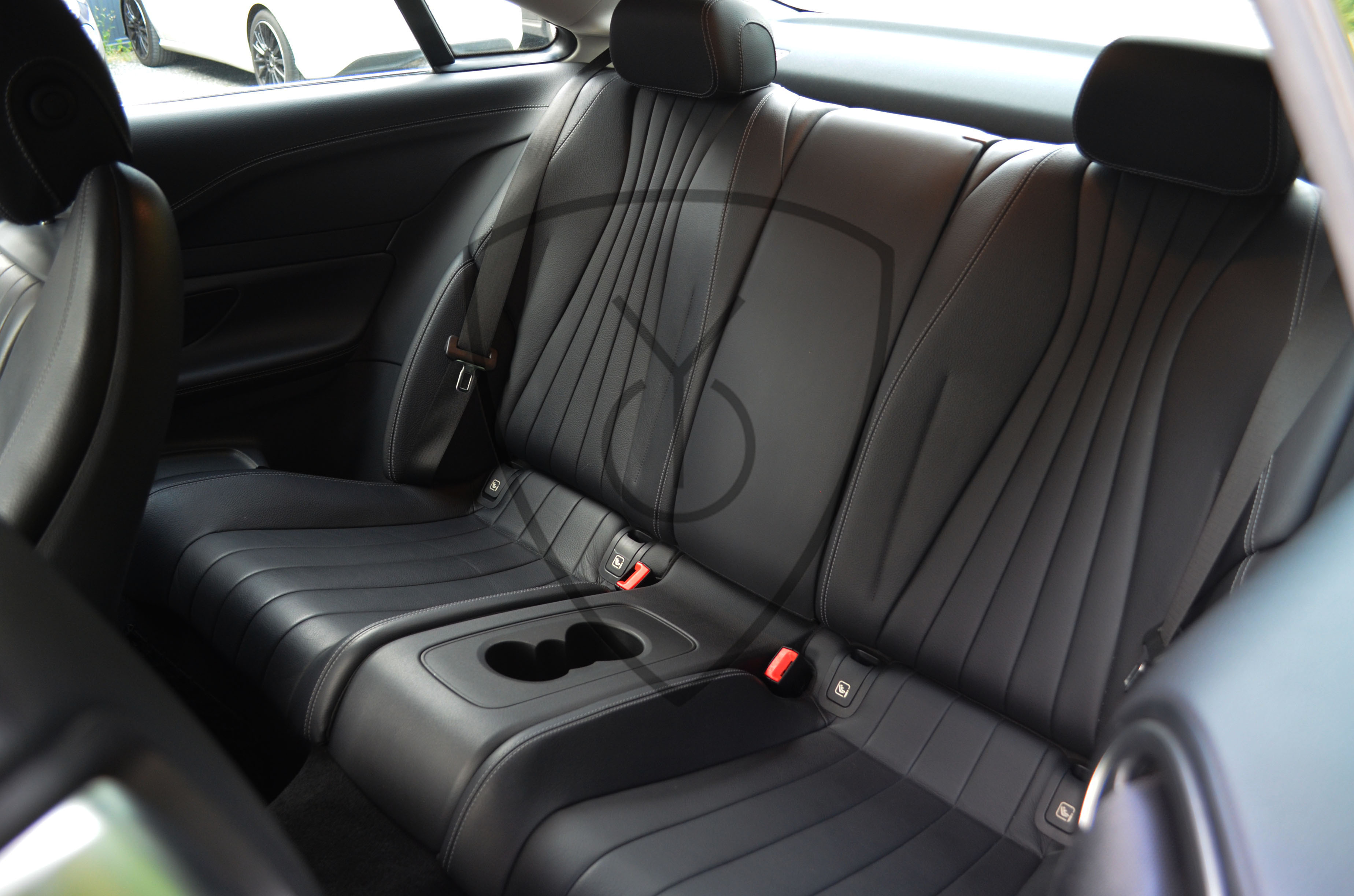 MERCEDES-BENZ-E220 — image 5